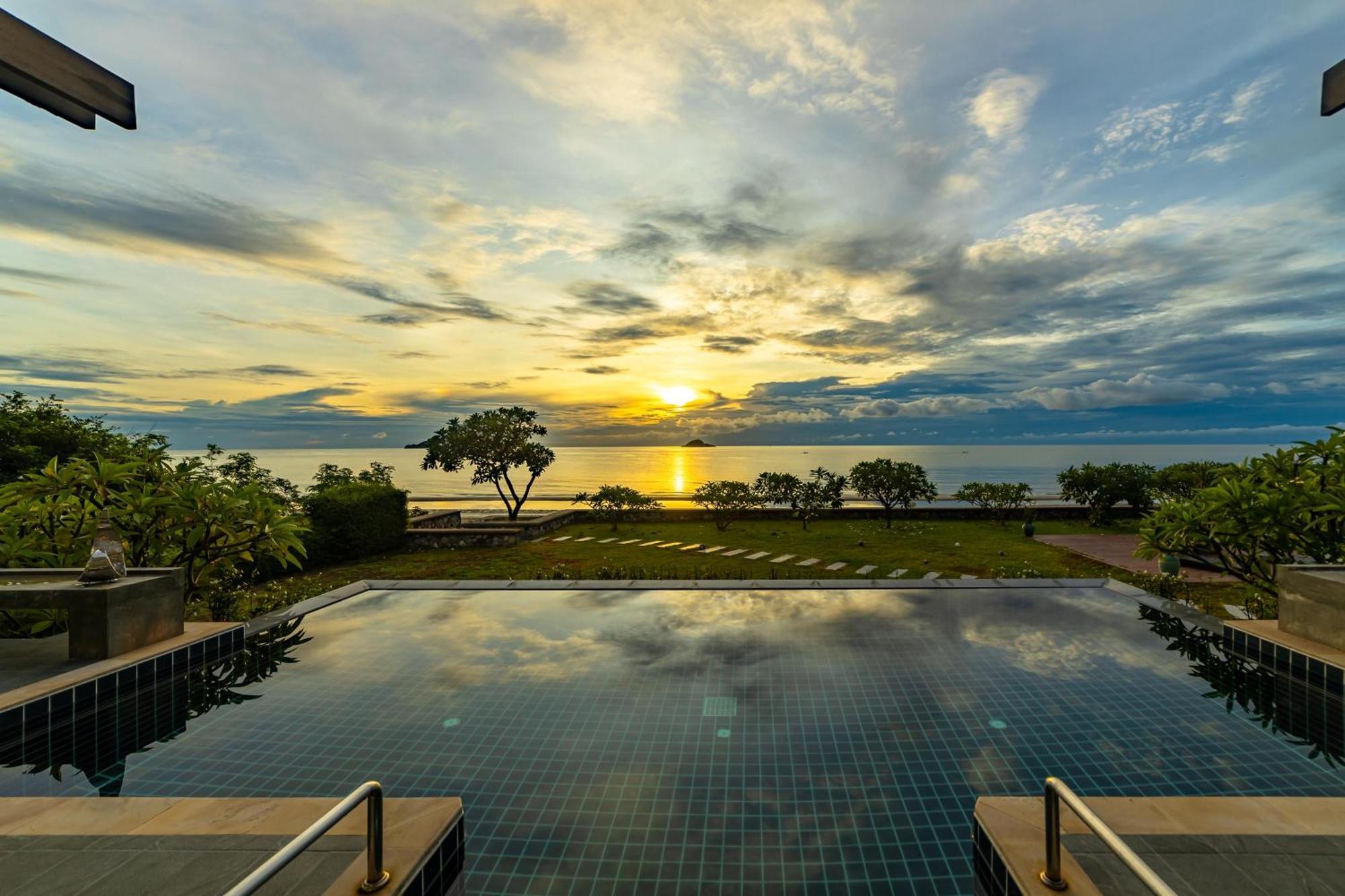 Beachfront Modern 4 Bedroom Pool Villa - Rv HHQ Exterior foto
